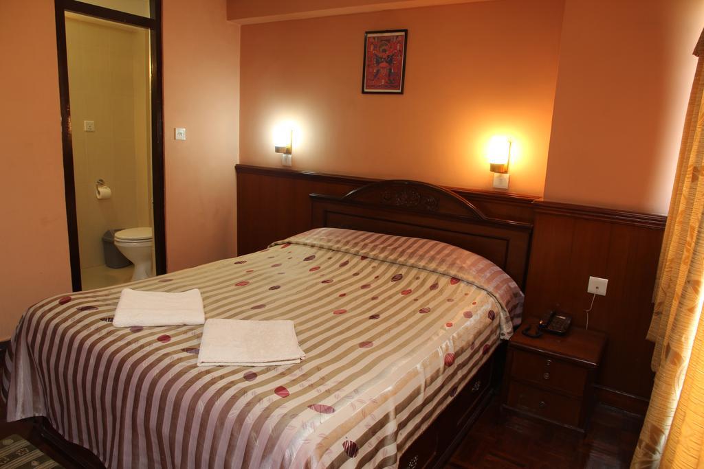 Potala Guest House Катманду Екстер'єр фото